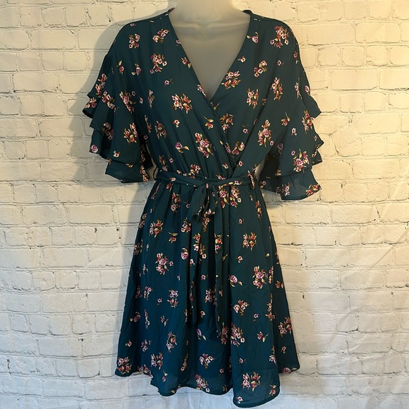 She + Sky pretty flutter sleeve faux wrap dress - Picture 1 of 10